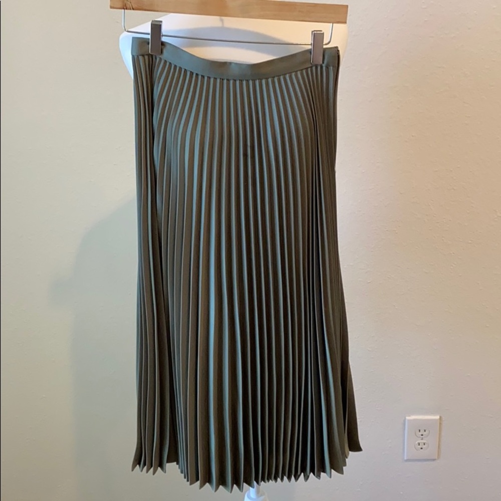 Club Monaco pleaded silk midi skirt